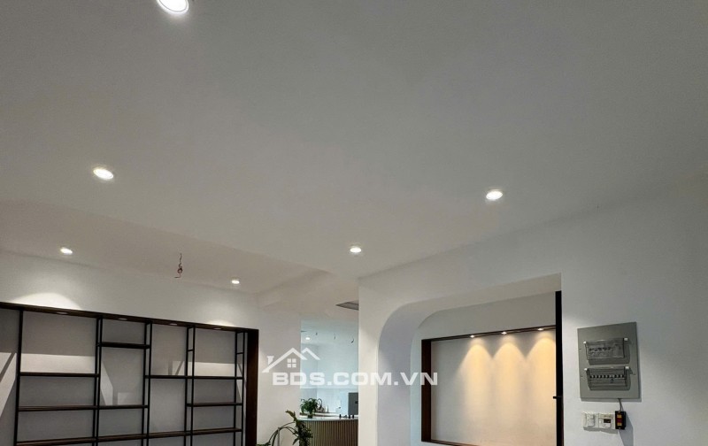 Cho thuê mặt bằng 8m mặt tiền Nguyễn Thị Minh Khai giá chỉ 65tr/tháng